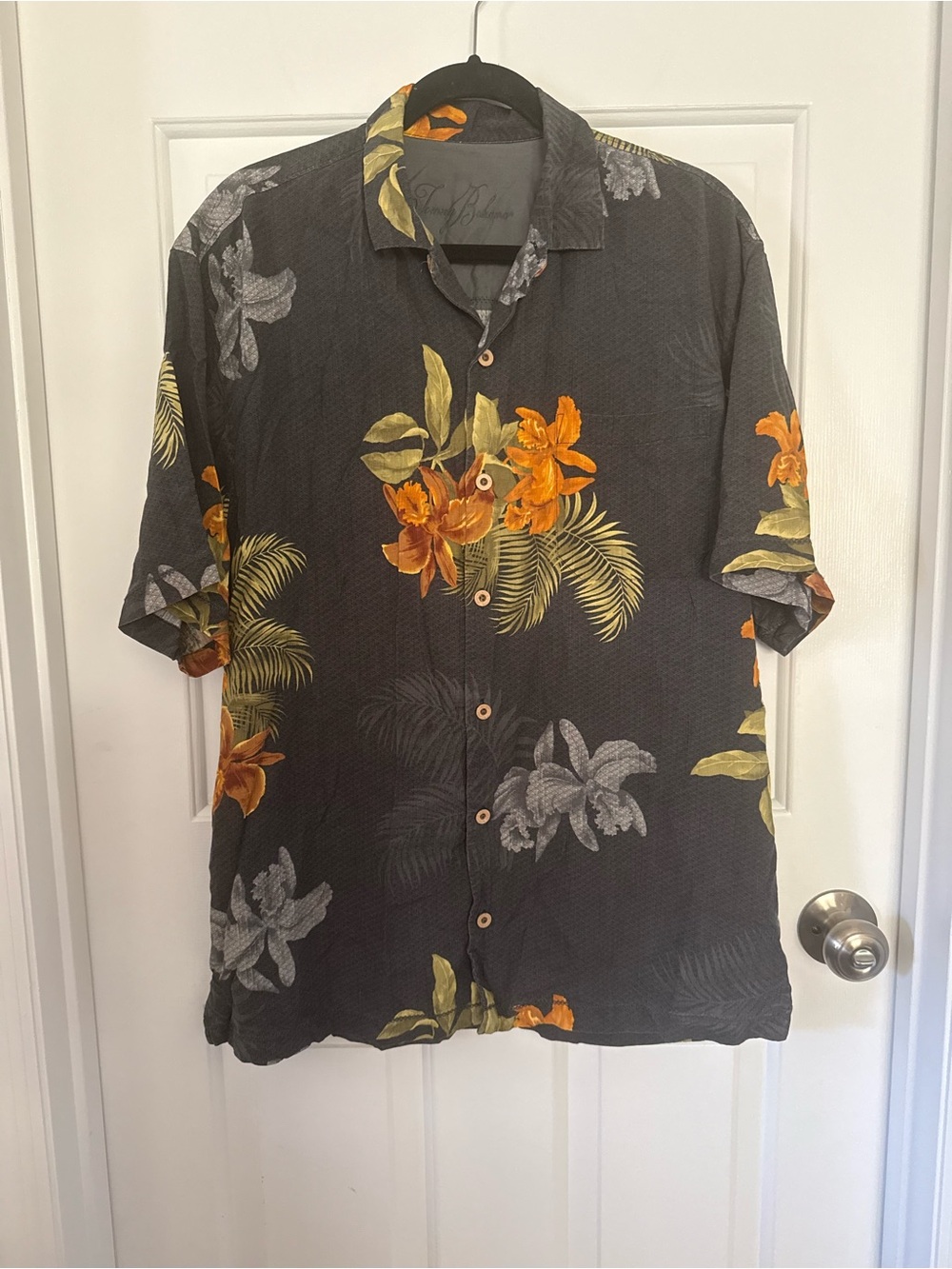 Tommy Bahama Mens L 100% Silk Hawaiian Shirt Floral Orchid Palm Charcoal Grey